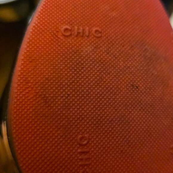 Christian Louboutin Simple Black Patent Leather Pumps Eur. 35.5 - Picture 12 of 12